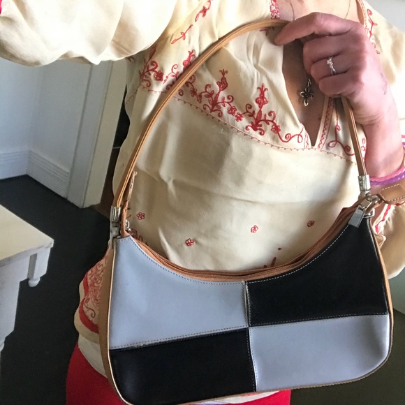 Reversible red/tan and black/gray leather purse - Picture 3 of 6